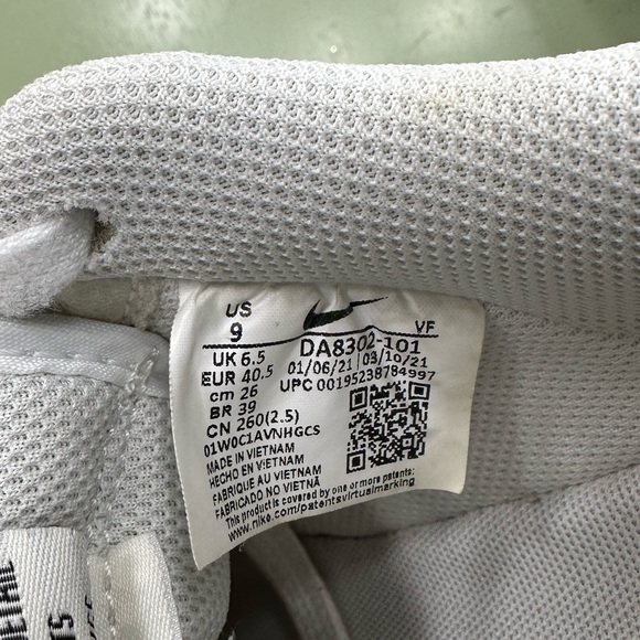 Woman’s Nike Air Force 1 - Picture 4 of 4